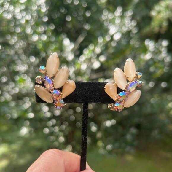 WEISS Aurora AB Rhinestone Cream Molded Glass Necklace and Earrings SET - Picture 11 of 13